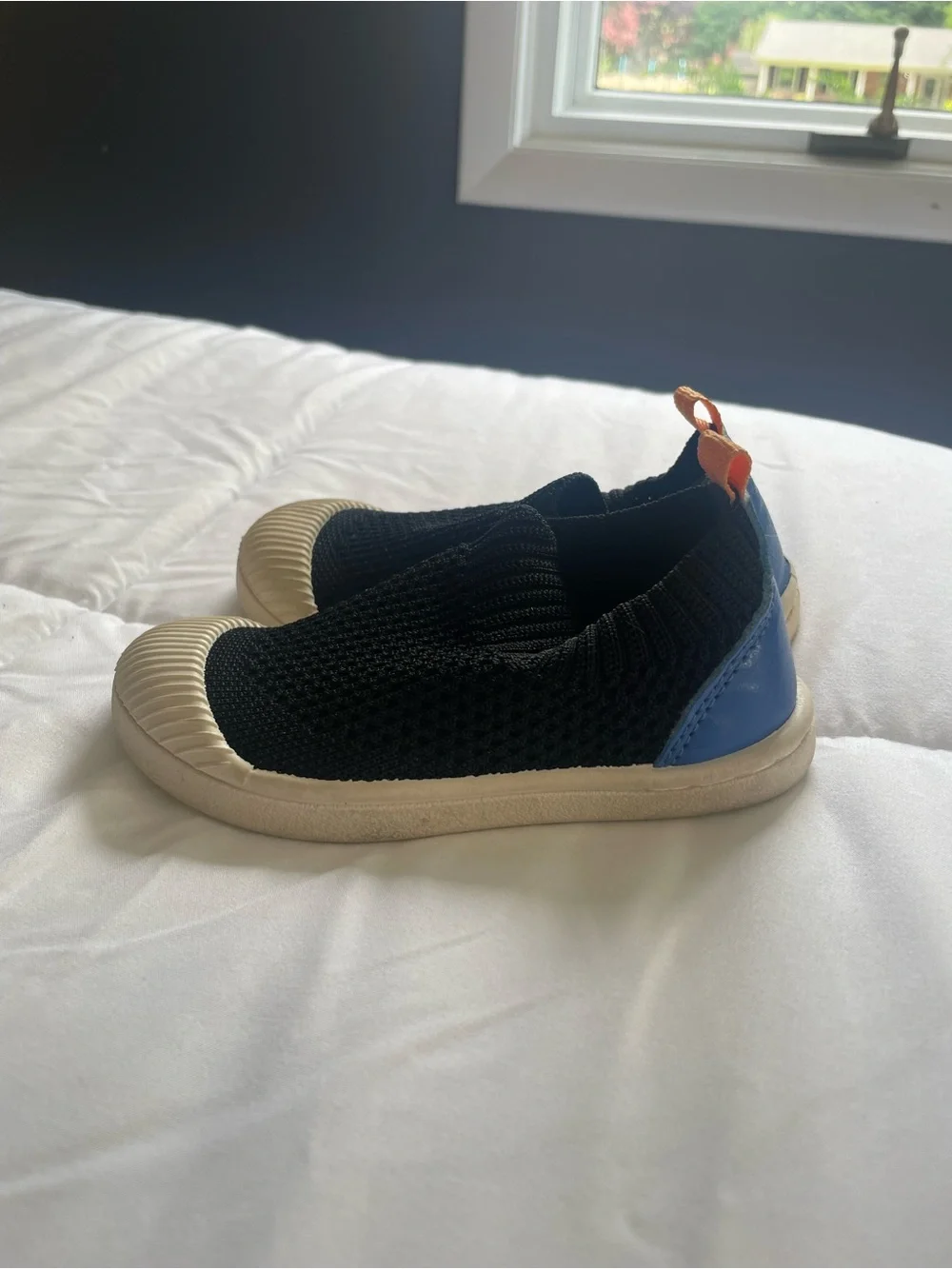 890. Cat & Jack Black Slip-On Knit Water Sneakers w/Orange Pull Tab Size 7 Beach